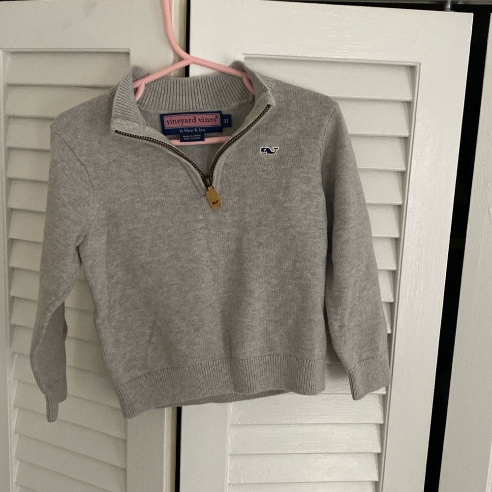 Vineyard vines light gray sweater